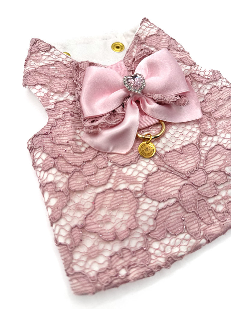 Pettorina elegante Magnolia in pizzo rosa per cani di piccola taglia