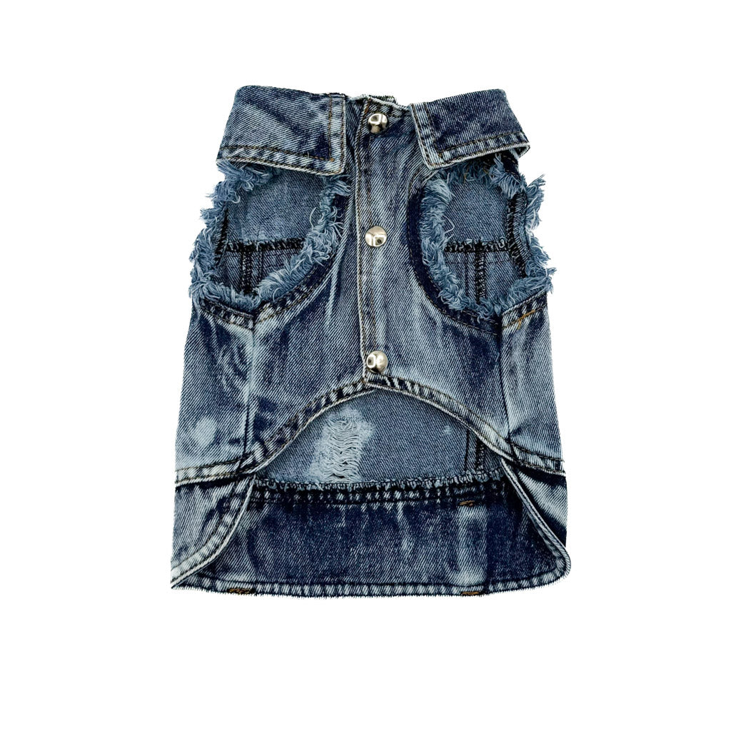 Davanti di un BauJeans aperto, con bottoni a pressione e tasche sfrangiate