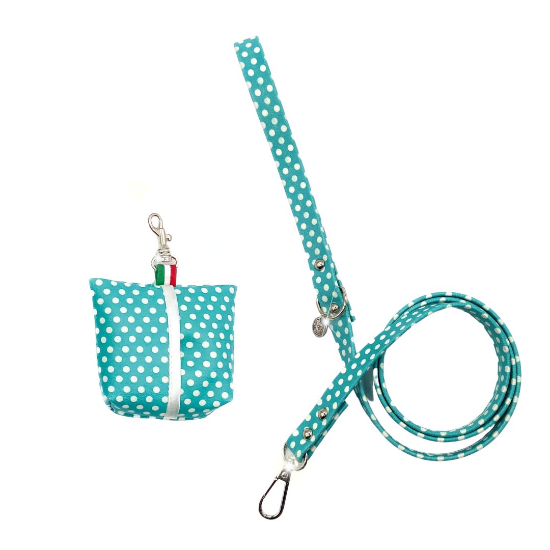 Guinzaglio e portasacchetti azzurro con pois bianchi