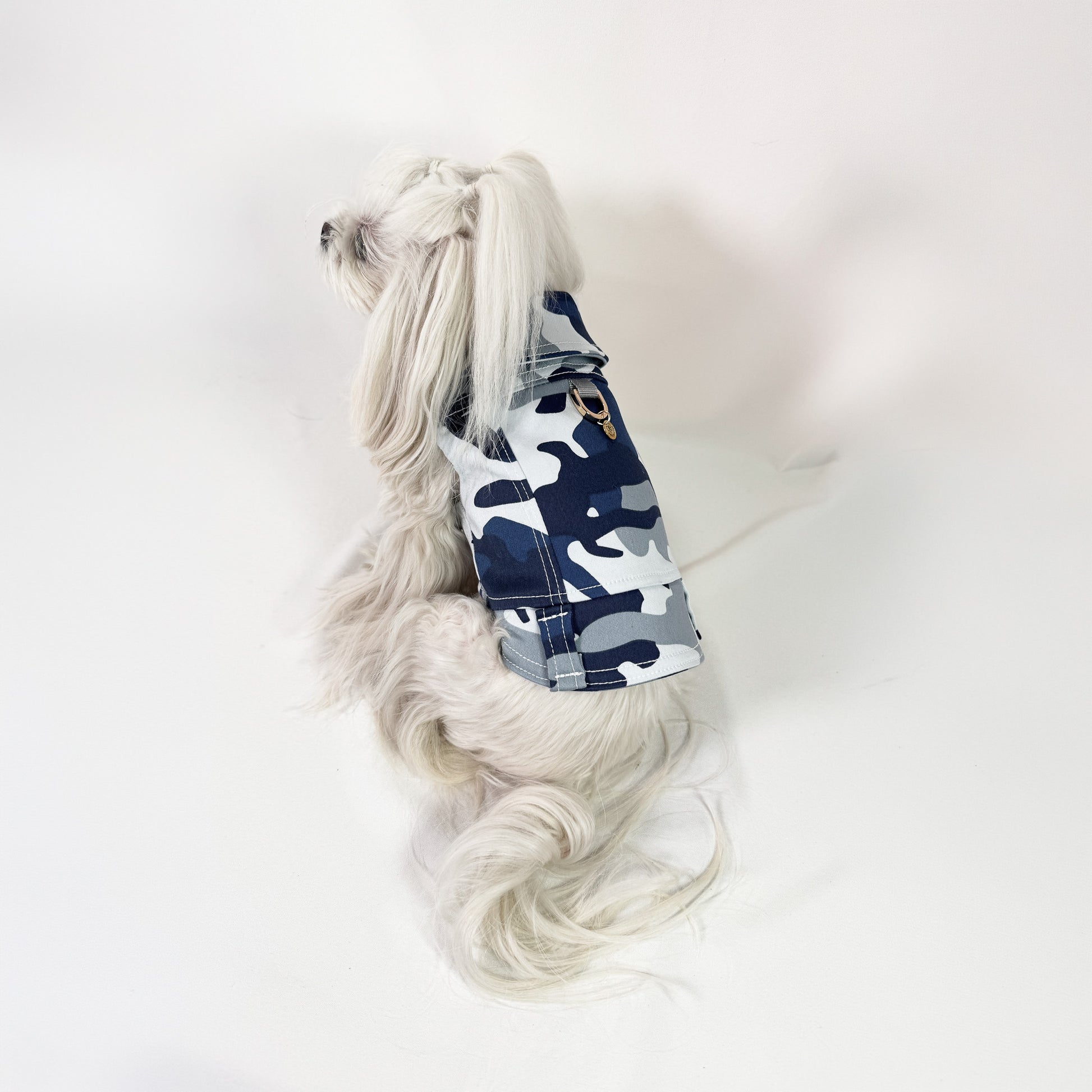 Baujeans Arden camouflage blu per cani piccoli in cotone leggero con anello per guinzaglio