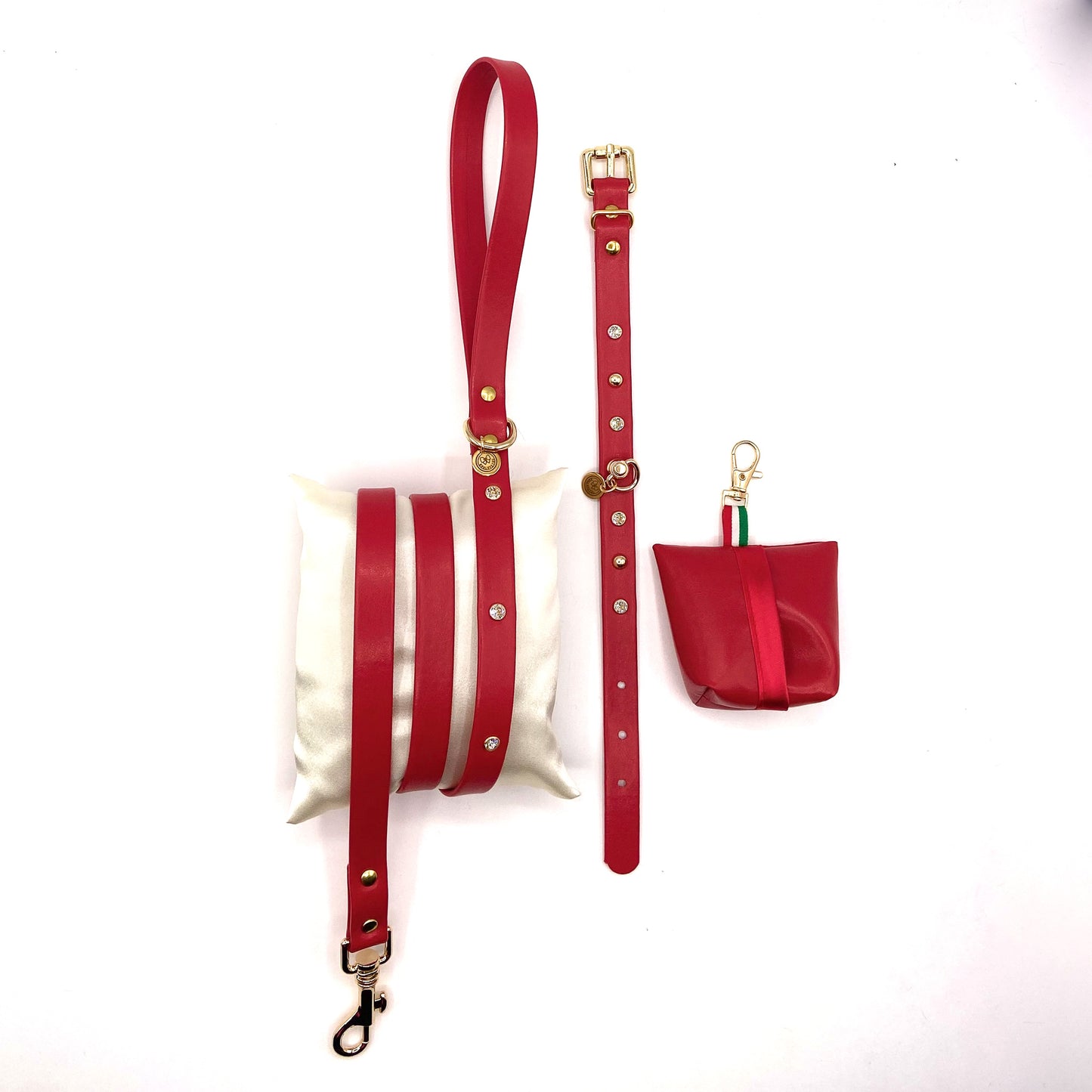 Set Passion per Cani Piccoli – Collare, Guinzaglio e Portasacchetti in Ecopelle Rossa con Cristalli