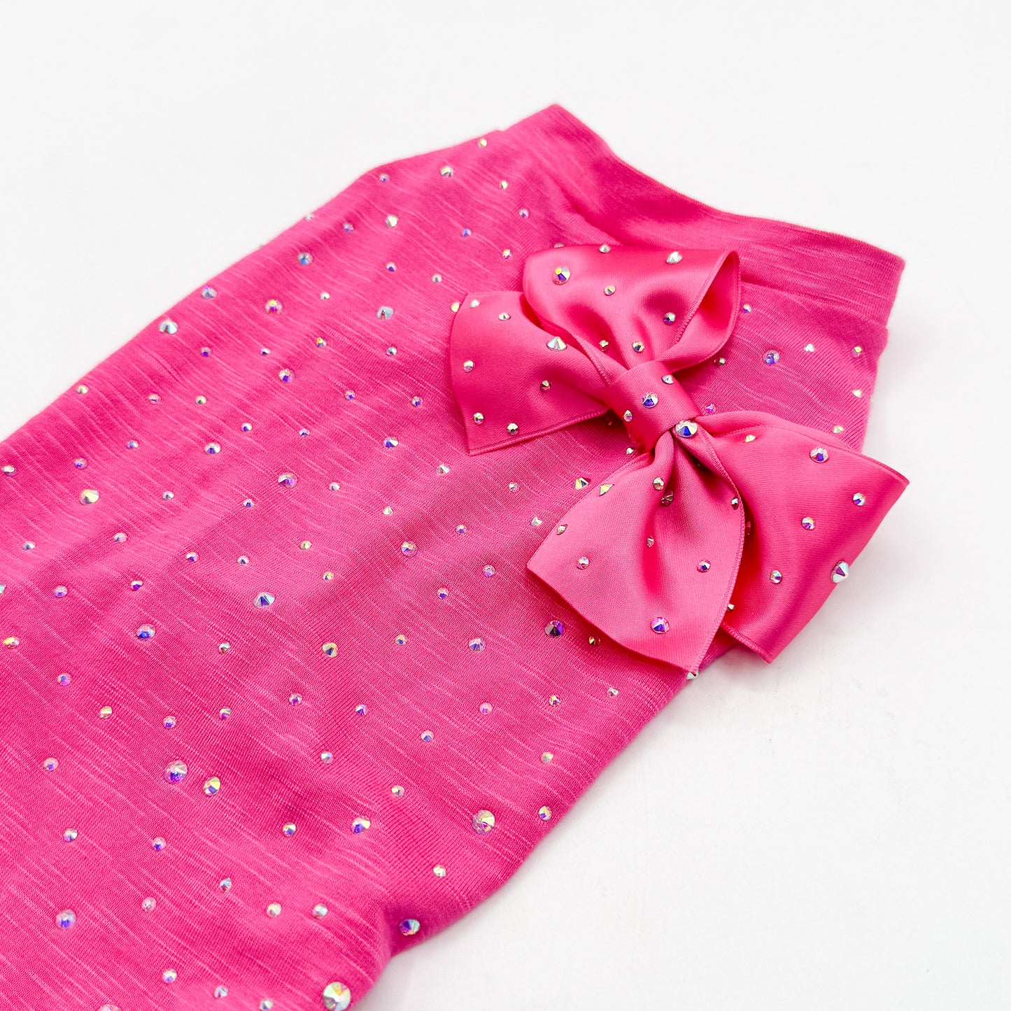 Retro della T-shirt Starlight con cristalli aurora boreale sparsi sul tessuto stretch fucsia