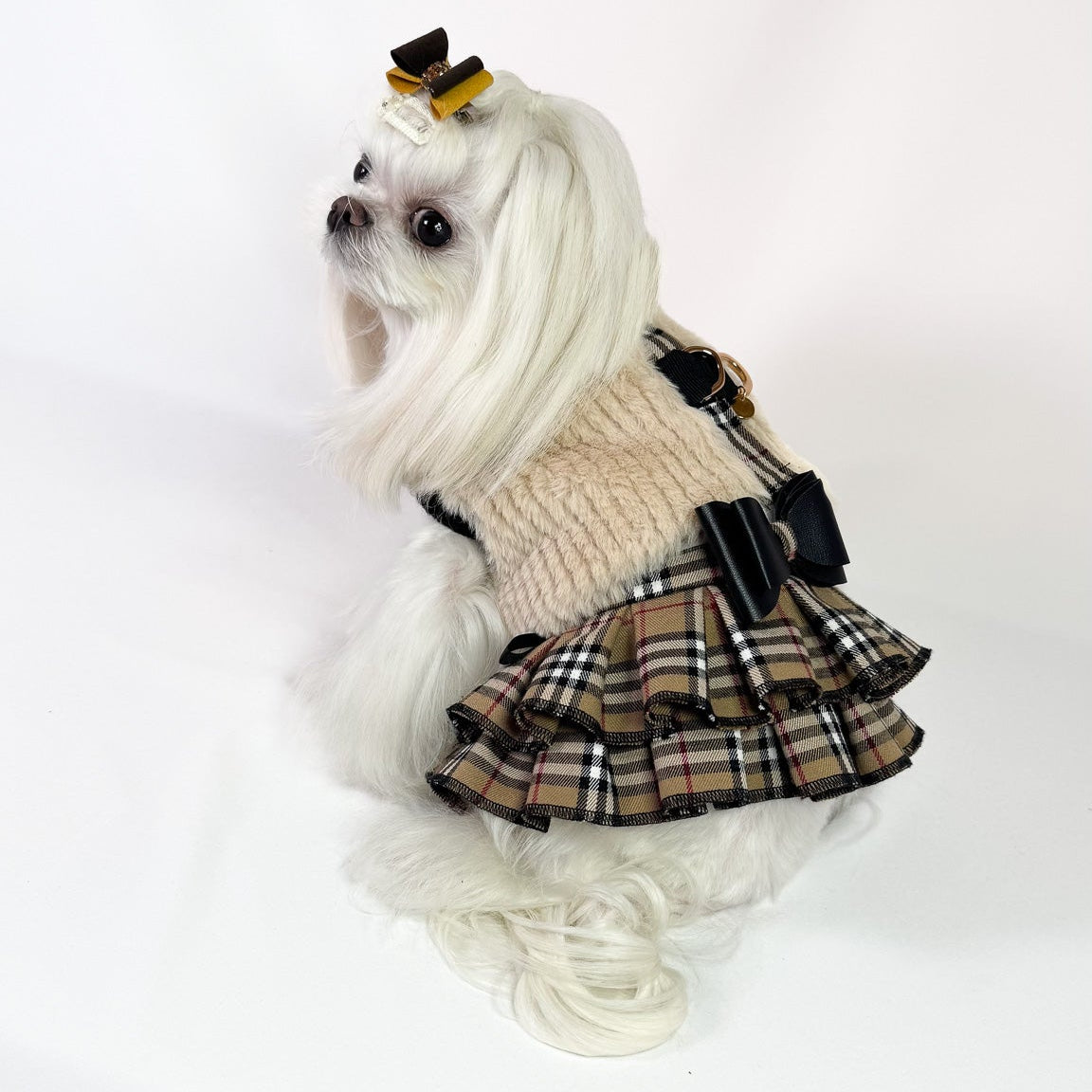 Corpetto Alina per cani piccoli in pelliccetta sabbia o rosa con fodera in tessuto e ganci per guinzaglio