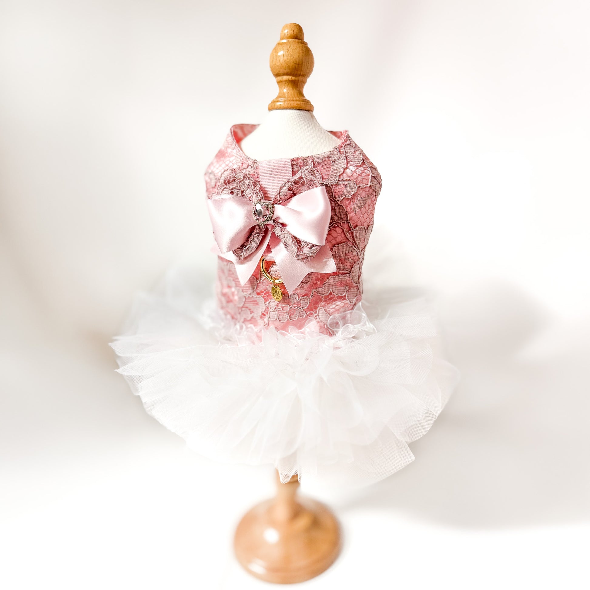Retro della pettorina Rosa in pizzo e tulle con chiusura regolabile per cani piccoli