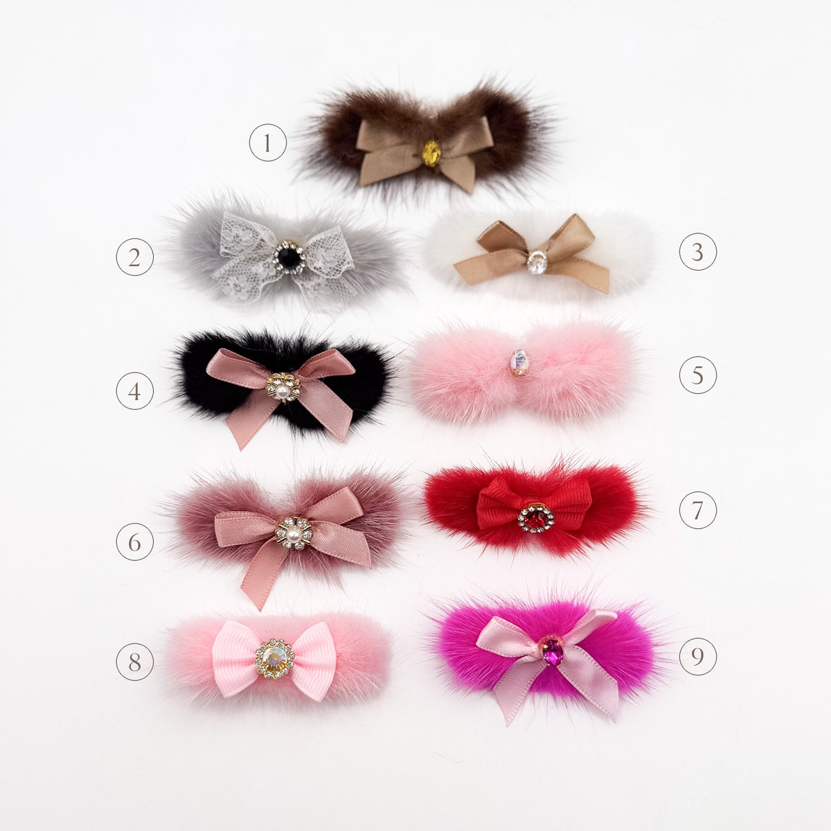 Barrette Fluffy per cani piccoli: le nove barrette in pelliccetta con fiocchetto e cristallo, numerate da 1 a 9