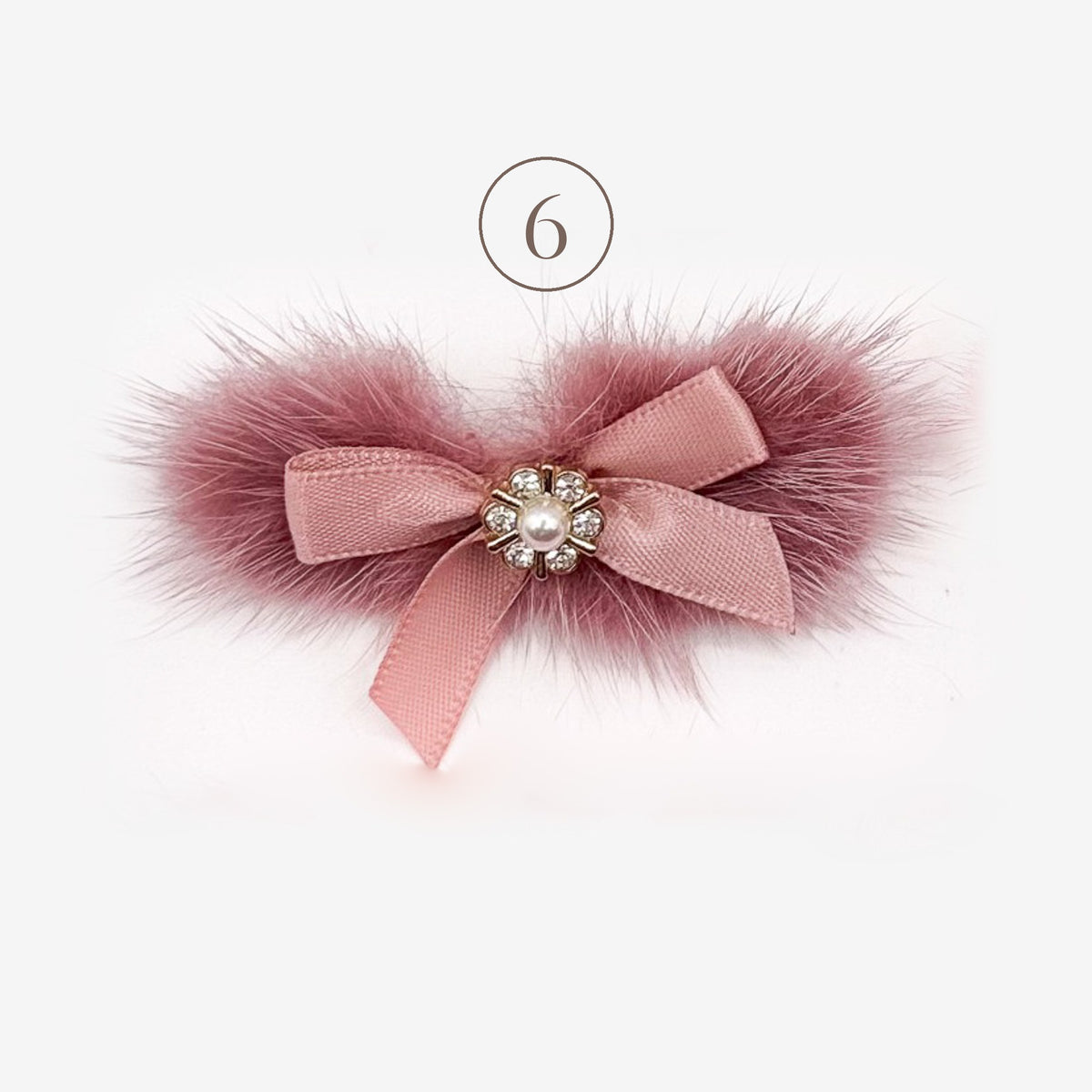 Barretta Fluffy 6, pelliccetta malva con fiocchetto in raso rosa antico, cristalli e perla