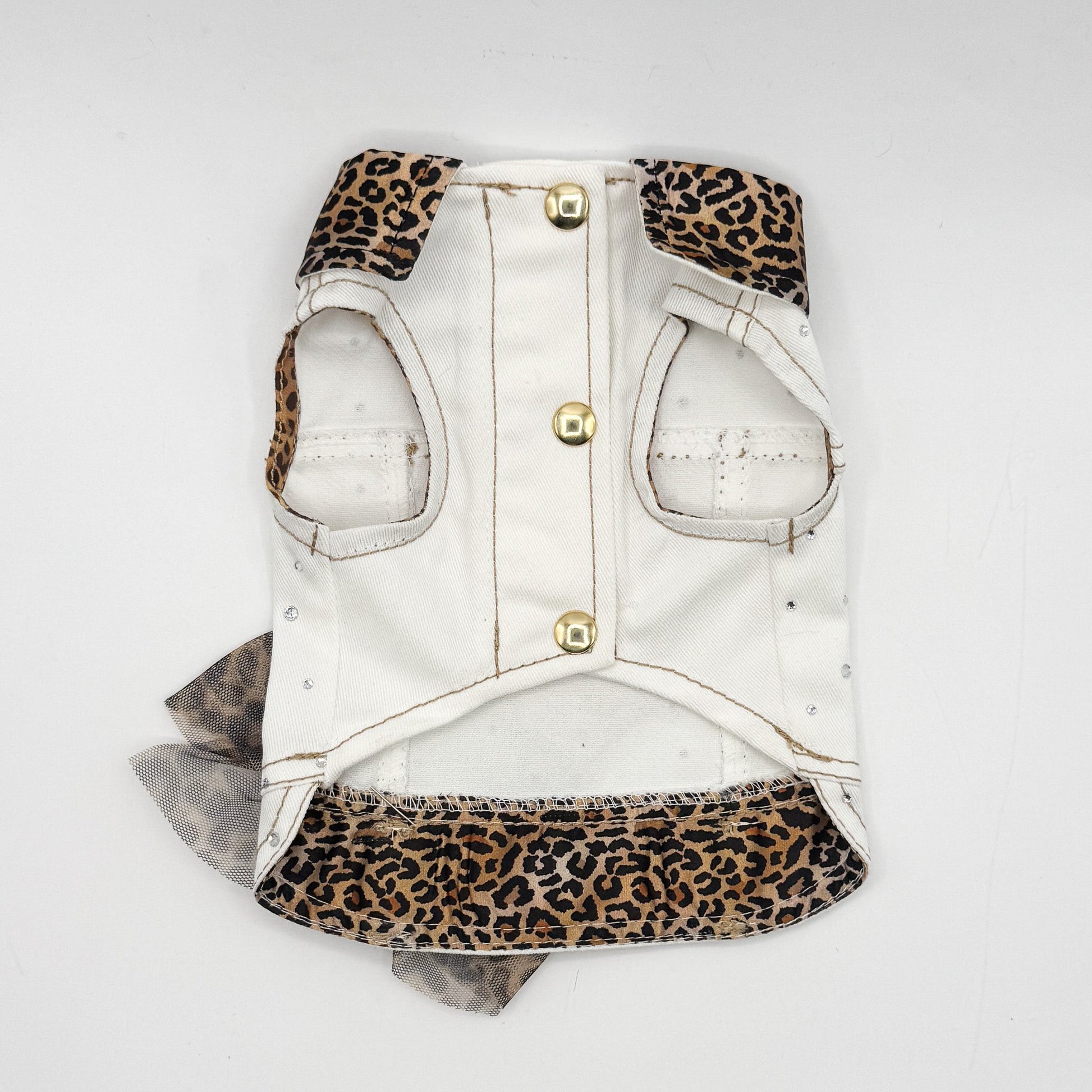 Davanti BauJeans Couture Selvaggia in jeans bianco con bottoncini e colletto maculato