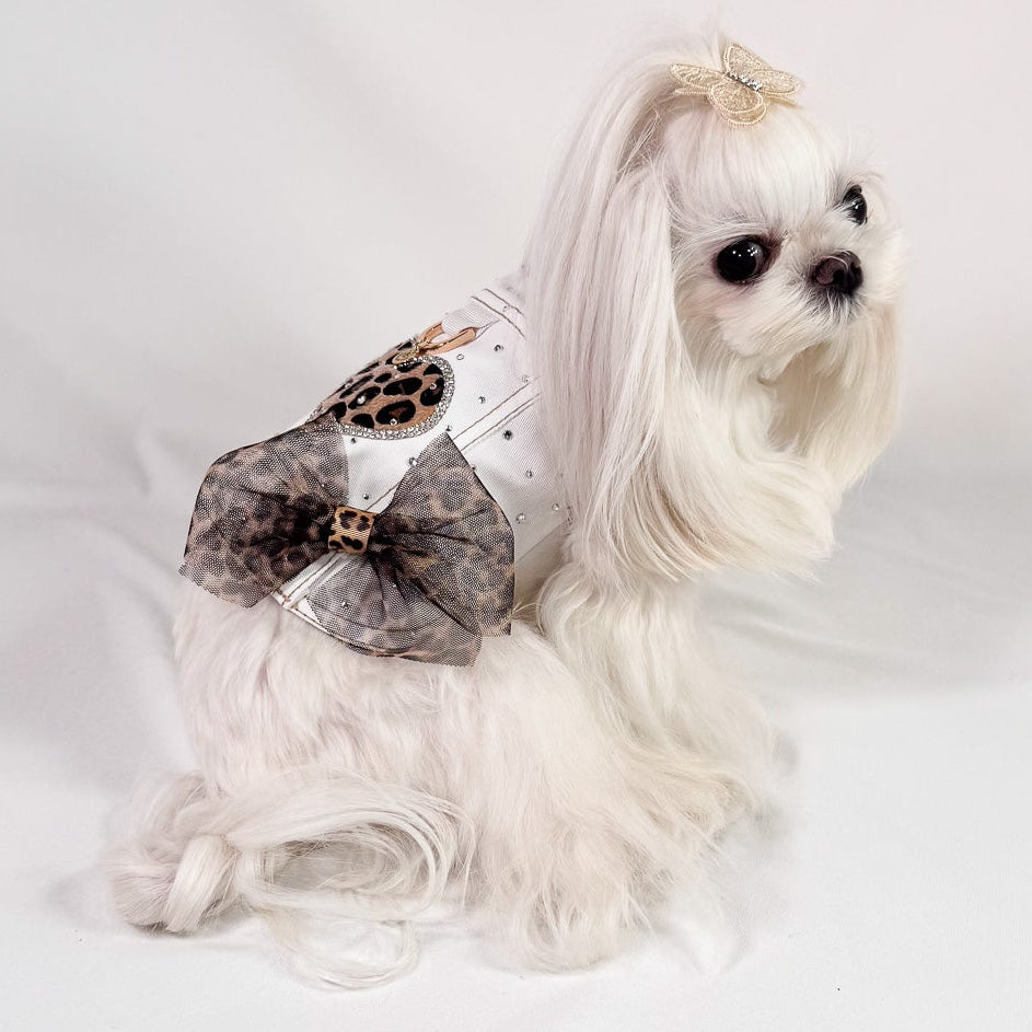 Gilet BauJeans Selvaggia in jeans bianco per cani piccoli con dettagli maculati