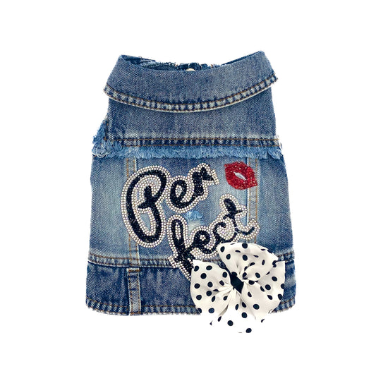 BauJeans Perfect, gilet in denim con scritta di strass, bacio rosso e fiocco a pois
