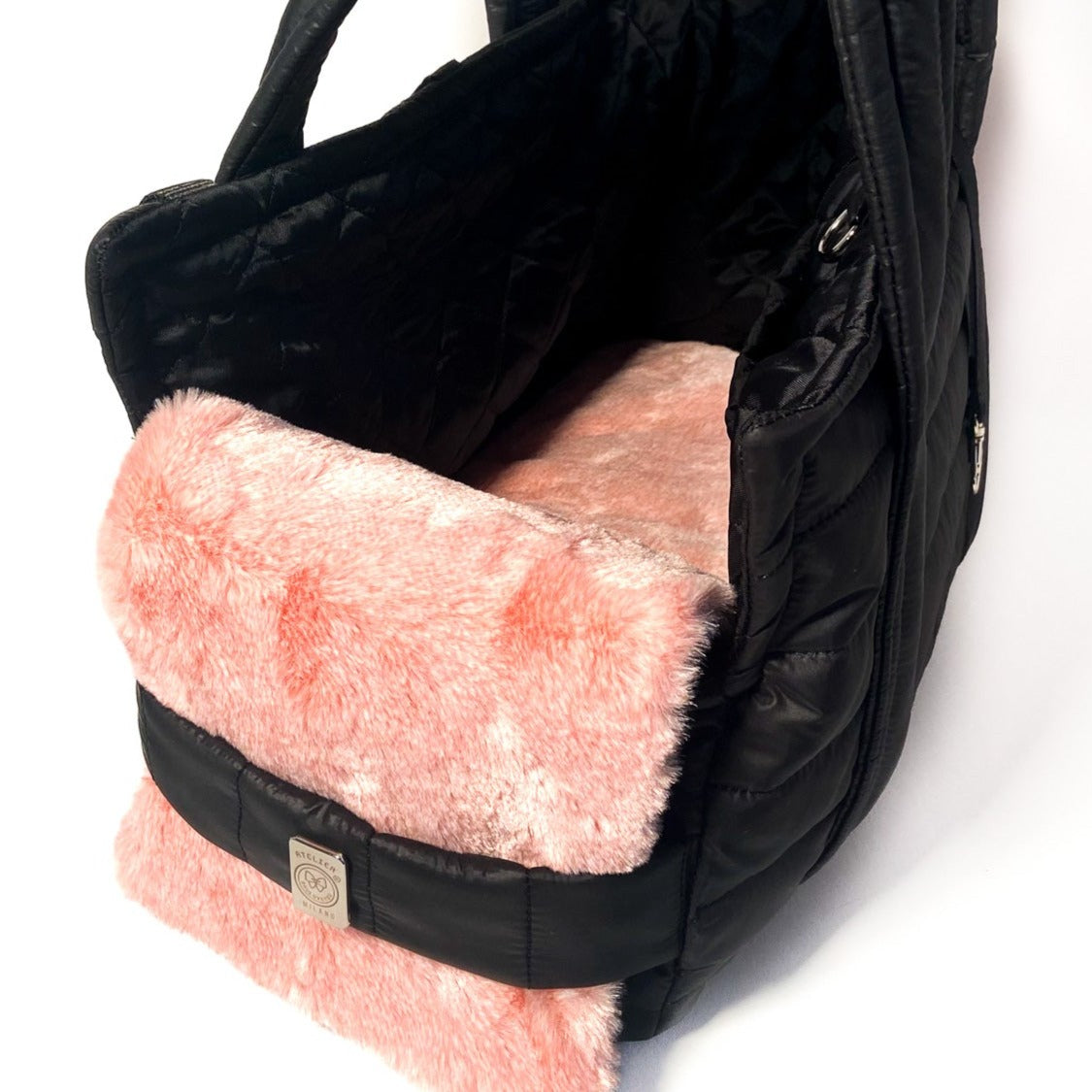 Interno della Borsa Puff Bag con il cuscino in pelouche rosa