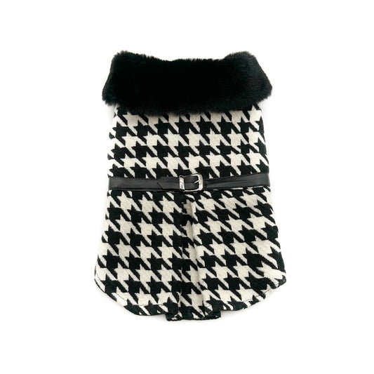 Cappottino Oleandro in pied de poule bianco e nero con collo in pelouche nero e cintura con fibbia