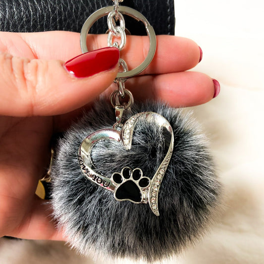 Charms con ponpon grigio e nero e ciondolo a cuore con zampina color nickel