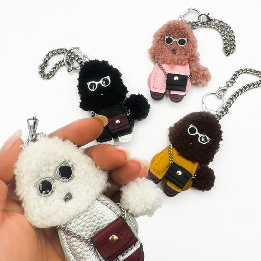 Charms Poodle in tessuto teddy con occhiali da sole e mini borsa, bianco, nero, rosa e marrone