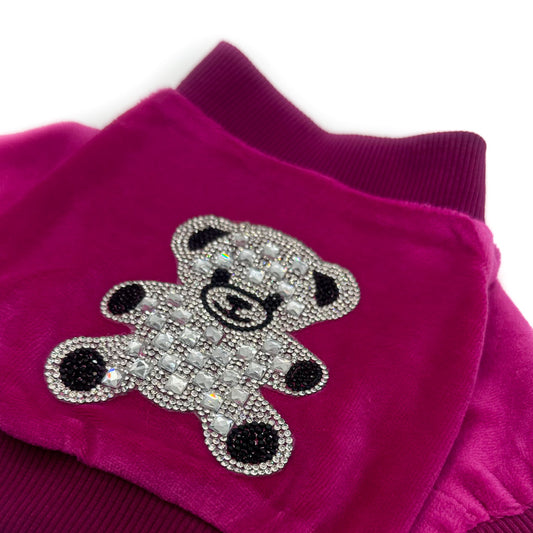 Dettaglio dell'orsetto in cristalli sulla Felpa corta Bambù in ciniglia fucsia