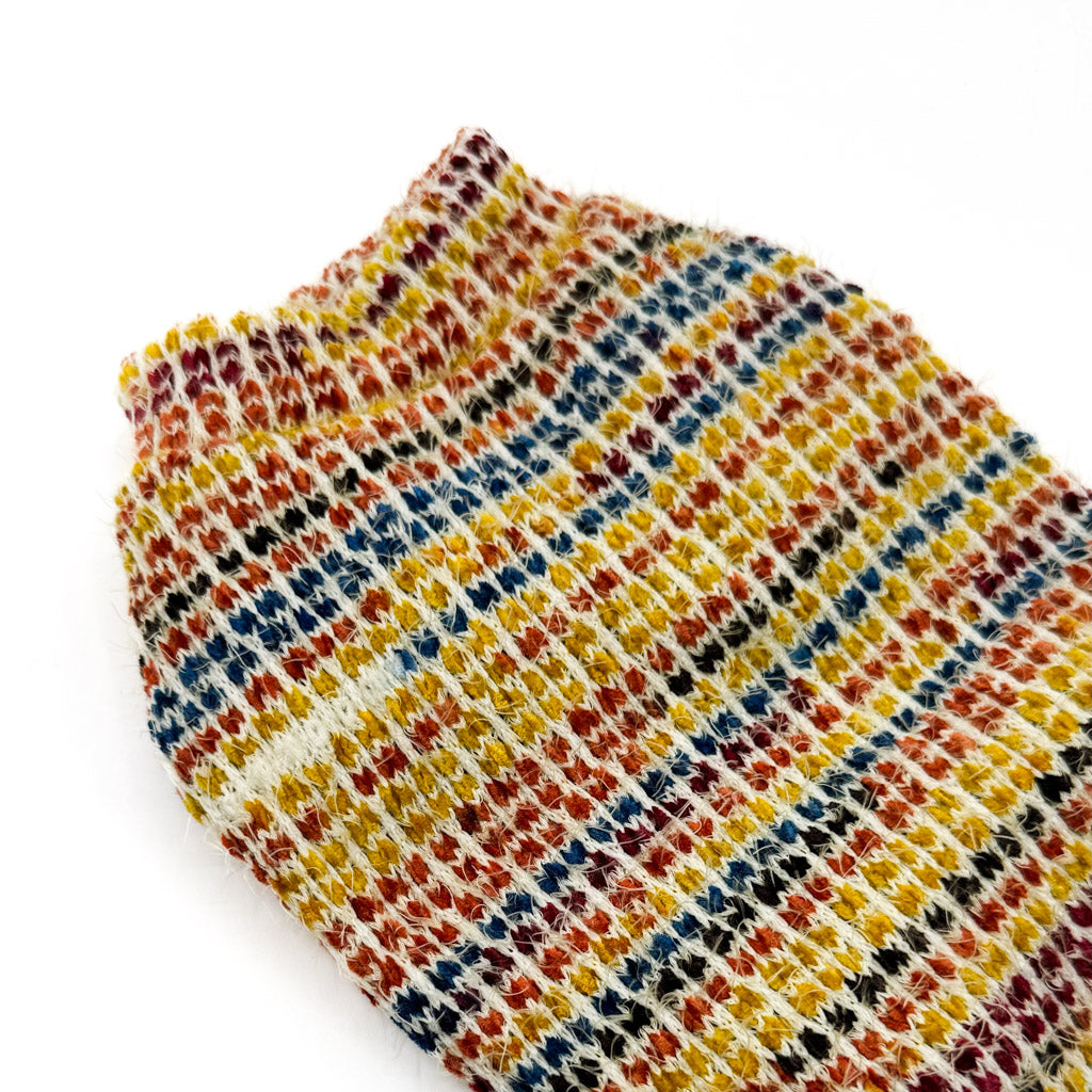 Dettaglio della maglia multicolor del Maglioncino Agave