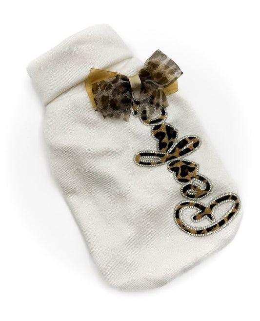 Dettaglio della scritta Perfect con strass e del fiocco in organza maculata