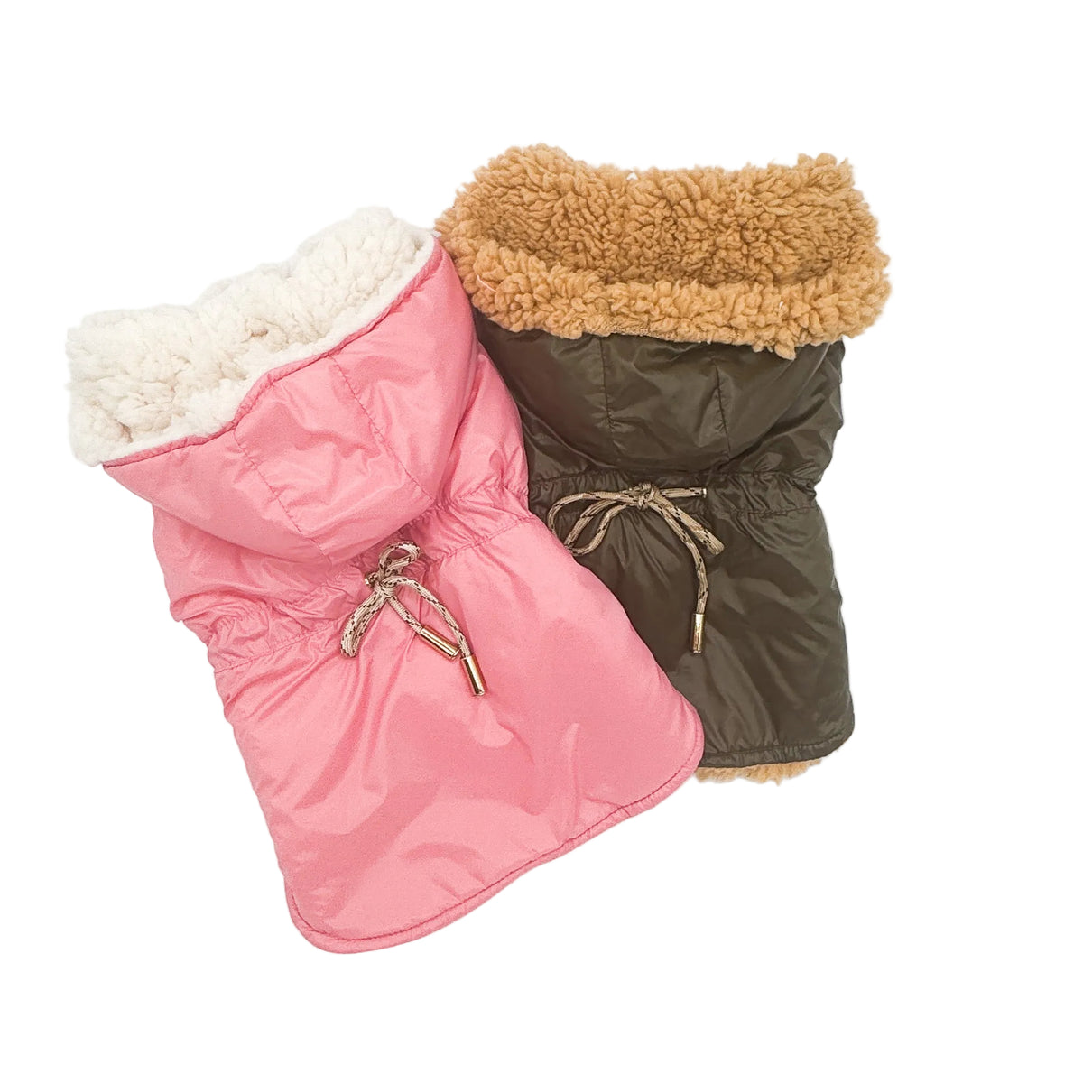 Parka per cani piccoli nelle due varianti rosa con teddy panna e verde oliva con teddy caramello, cappuccio e coulisse in vita