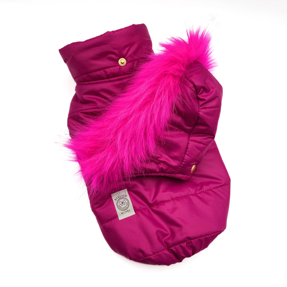 Dettaglio del cappuccio removibile in pelouche fucsia del Piumino Glam