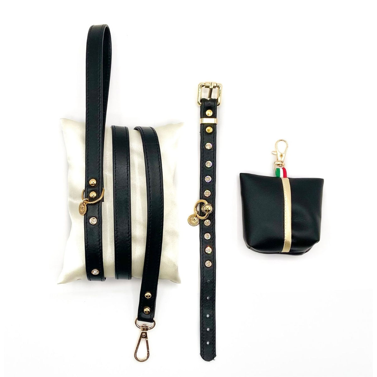 Set completo Pelle nero per cani piccoli: collare, guinzaglio e portasacchetti in ecopelle, con cristalli e minuterie color oro