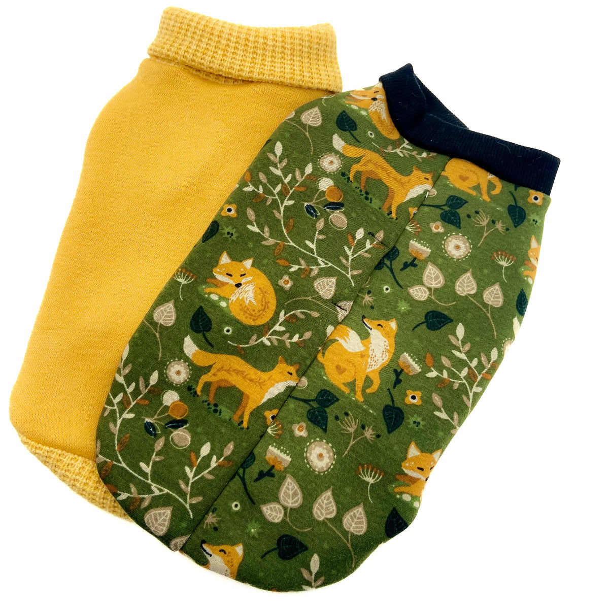 Felpa Fox verde bosco accanto al Maglioncino Berberis senape