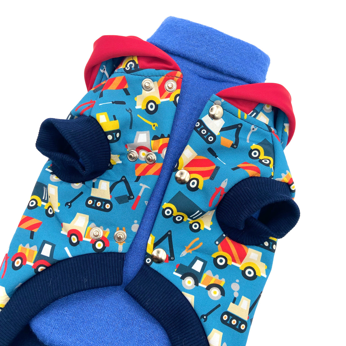 Felpa Toys indossata sopra un maglioncino bluette