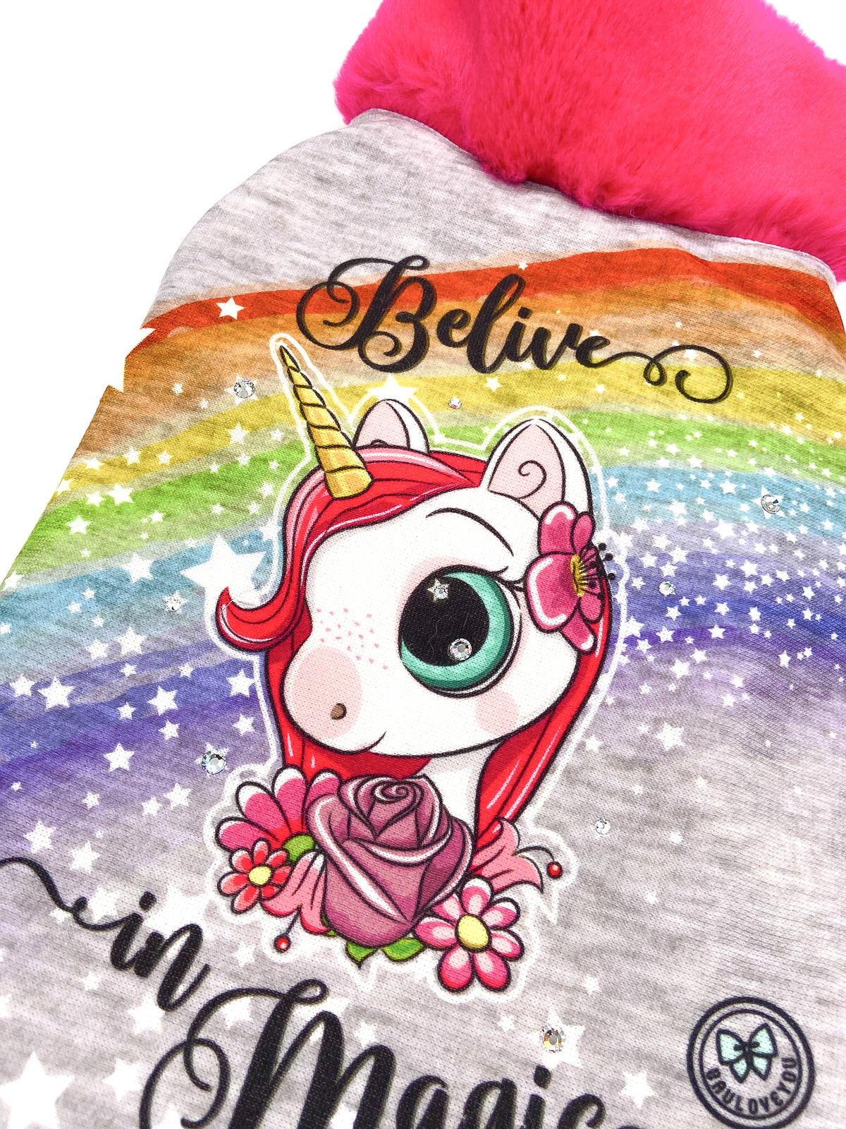 Dettaglio della stampa con unicorno, rose e strass della Felpa Unicorno